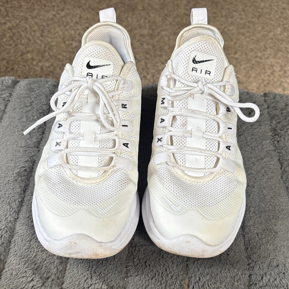 Nike Air Max Axis Size 8 Womens White Running Shoes